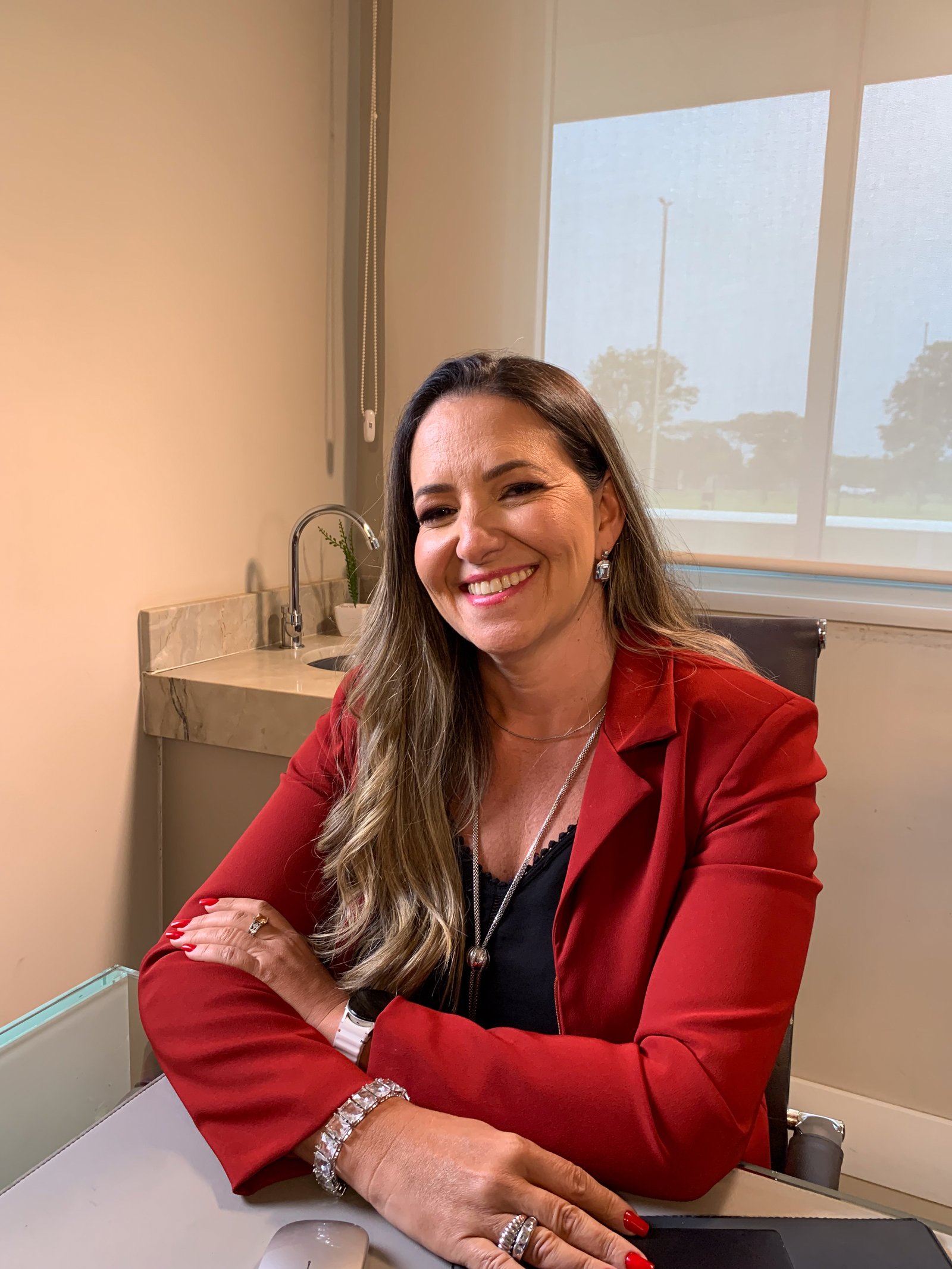 Dra. Sandra Araújo, médica em Brasília especialista em Medicina Integral e saúde digestiva